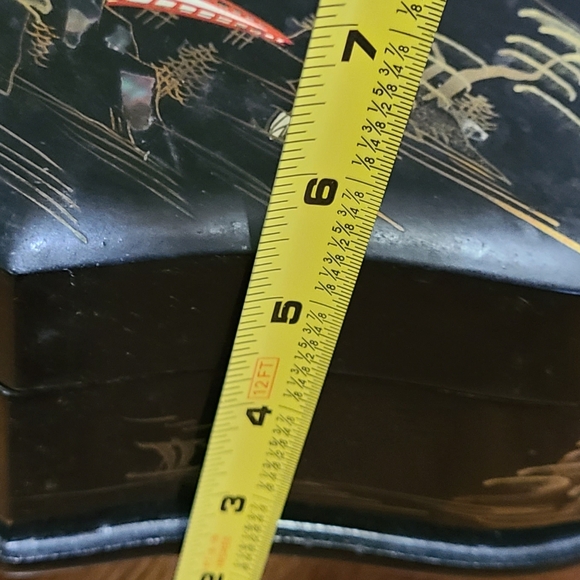 Vintage Japanese handpainted black lacquer jewelry music box. - Picture 6 of 9